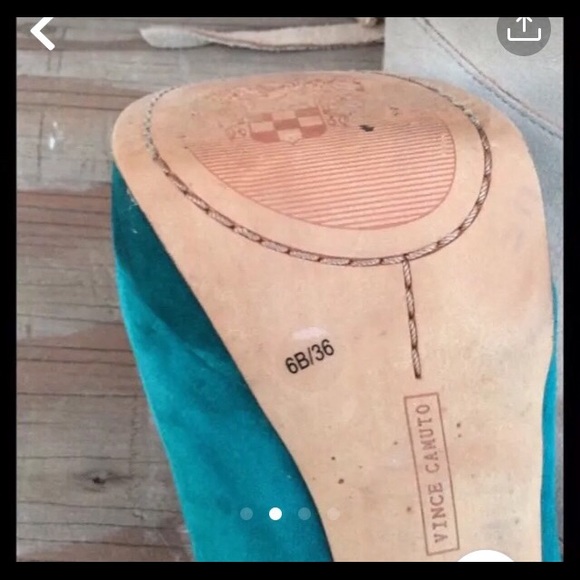 VINCE CAMUTO OPEN TOE HEELS. - Picture 2 of 4